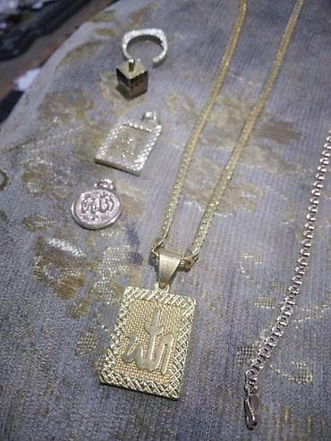 Dəstə daxildir: Bilərzik, Boyunbağı, Sırğa