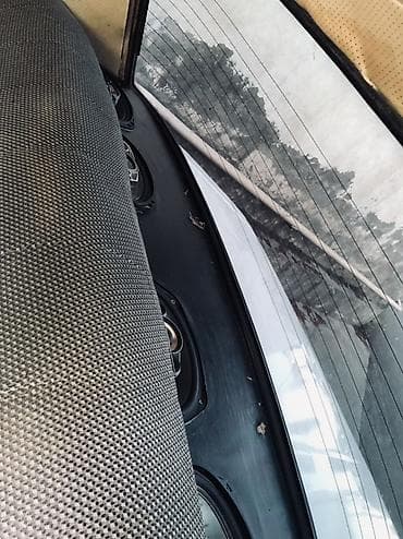 2107 barter: Lada 2107, ağ rəngli sedan. Texniki xüsusiyyətlər: - Kuzov: 4 qapılı — 8