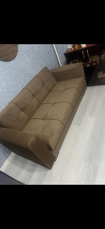 Qəhvəyi rəngdə 3 nəfərlik divan - Minimalist, müasir dizayn: kvadrat