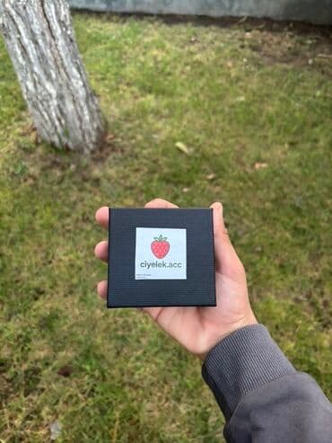 Rəqəmsal qol saatı – klassik retro dizayn - Korpus: kvadrat formalı