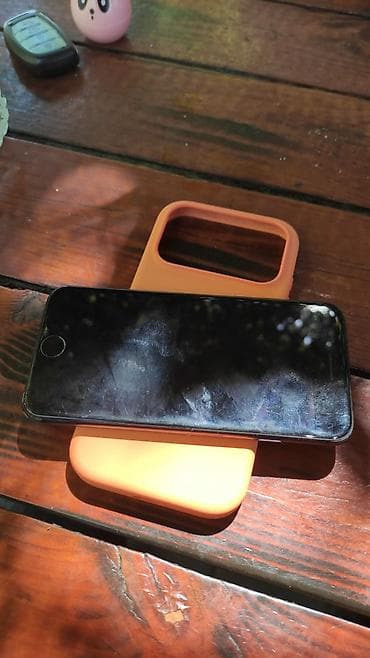 iphone 5 's: IPhone 7, Qara, Barmaq izi — 2
