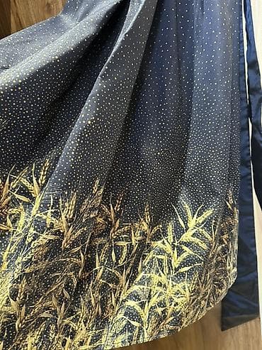 Orta uzunluqda, yüngül puff effektli. Ayaqdan biraz yuxarı Ölçü — 2
