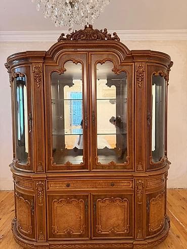 Klassik üslubda iri ölçülü vitrin-bufet - Material: Təbii ağac (bərk lalafo.az -da Klassik üslubda iri ölçülü vitrin-bufet - Material: Təbii ağac (bərk