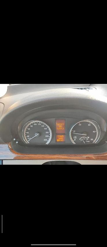 Mercedes-Benz Viano, qara rəng, uzun kuzovlu miniven. Xüsusiyyətlər — 5