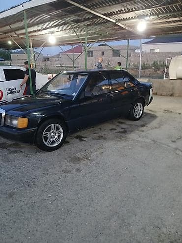 ceska fara: Mercedes-Benz W201 (190) sedan - Korpus: sedan, qara rəng - Kuzov — 5