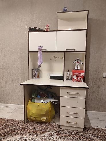 Oğlan və qız üçün, Yazı masası