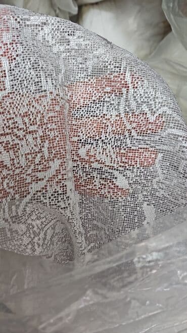 tül parçalar: Zərif naxışlı, yüngül, ağ tül pərdə. Otağa incə bir hava qatır və gün — 6