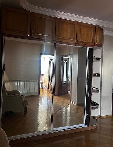 elektron saat: 3 qapılı, Güzgülü, Qəhvəyi, Taxta, Kupe, Düz dolab — 3