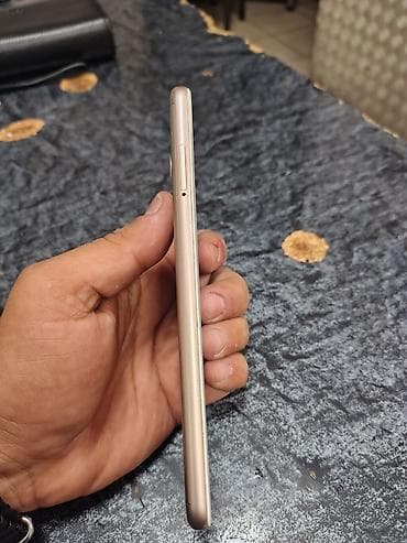 komputer 2ci əl: Redmi 5 hec bir problemi yoxdu. her bir seyi islek veziyyetdedi. 2 — 3