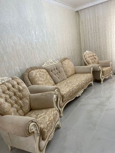 İşlənmiş, Klassik divan, 2 kreslo, Bazasız, Açılmayan