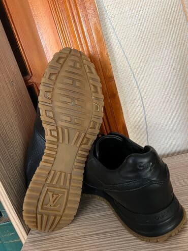 krassovkalar: LOUIS VUITTON krossovkasi teze kimi yarsinnan az giymete ölcusu 41 — 2