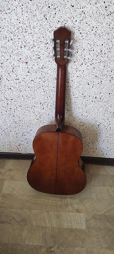 Klassik akustik gitara – LoMed modeli (etiketdə “LoMed model: L16”