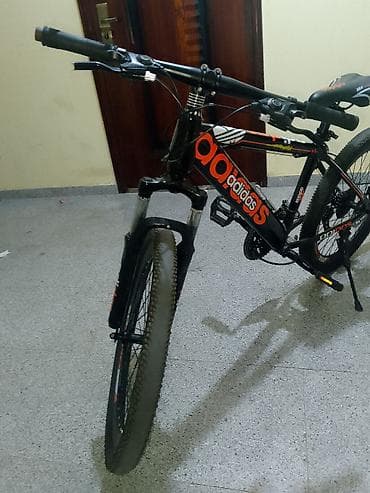 Velosiped – Adidas temalı, dağ/şosse hibrid tərtibat Xüsusiyyətlər: -
