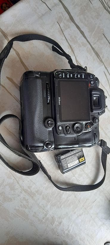 Nikon D7000 DSLR fotoaparat gövdəsi + batareya - Model: Nikon D7000 — 4