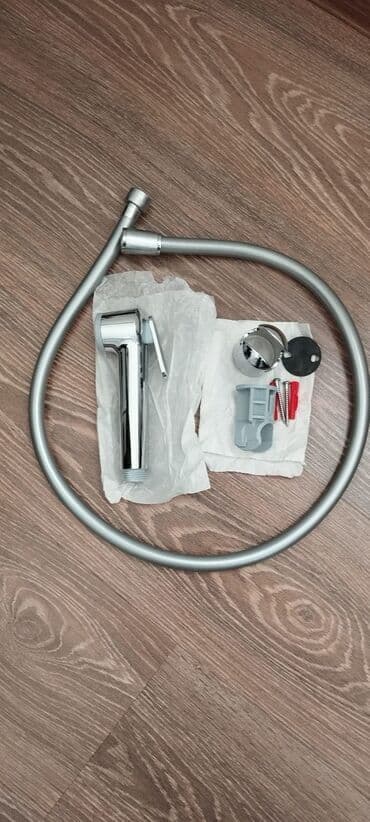 Gigiyenik duş, şlankı və duşun divara bağlantı hissəsi, yenidir