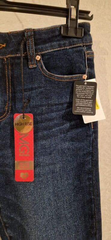 labubu ucuz: Cins şalvarı – tünd mavi (indigo) rəng.
“OMG High Rise” brendi — 3