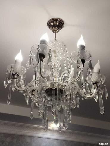 ev kaktusu: 6 şamlı xrustal çilçıraq. Real alıcıyla razılaşmaq olar. Ünvan — 2