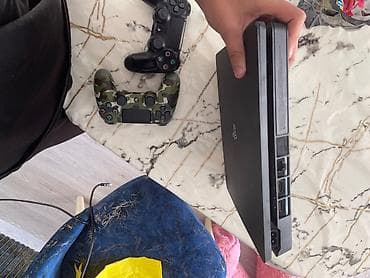 sony erikson: Salam ps4 slim ustaya getmiyib icinde oyun yoxdu far cry 6 diski — 3