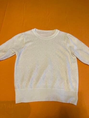 qarin eritmek ucun krem: Bu ağ rəngli, qolsuz bluz yaraşıqlı naxışlı dizayna malikdir. Bluzun — 3