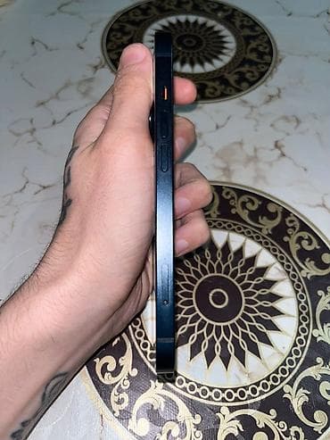 IPhone 13, 128 GB, Qara, Face ID