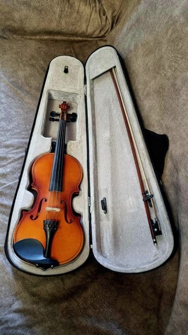 ucuz monitor: Klassik qəhvəyi rəngdə 4/3 skripka. Qutusu, körpücüyü var. Həm yeni — 1