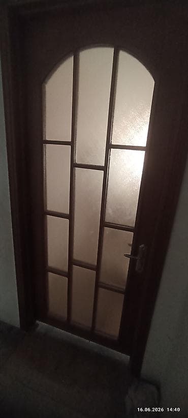 qapi plastik: Müasir dizaynlı şüşəli interyer qapısı - Material: ağac karkas — 2