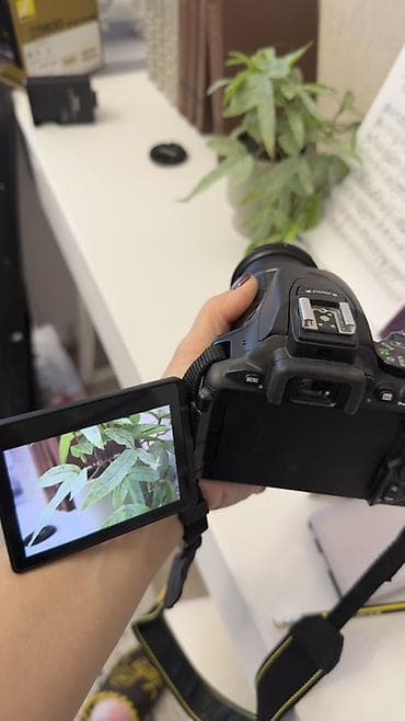 samsung 3322: • Nikon D5600 DSLR fotoaparat dəsti • Yenidir, 2 dəfə istifadə — 8