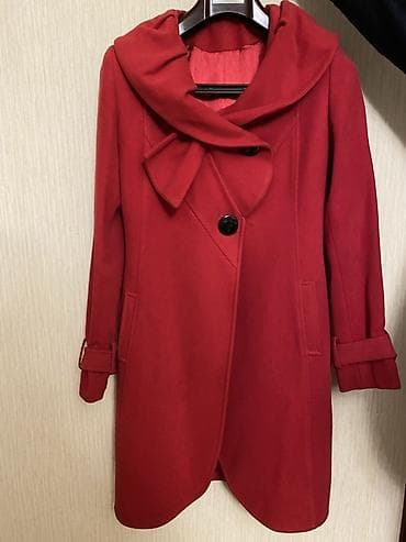 mili geyimler: Qadınlar üçün qırmızı palto 36 ölçü - Klassik, zərif dizayn: ön — 1