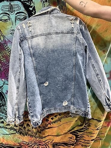 hoodi: Model: Rich – cins gödəkcə Ölçü: 38 (etiketdə “RICH 38”) Rəng — 2