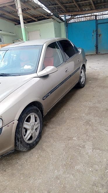 disk satışı: Opel Vectra sedan - Kuzov: 4 qapılı sedan, bej rəng - Mühərrik — 9