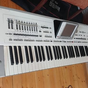 Sintezator, Korg — 1