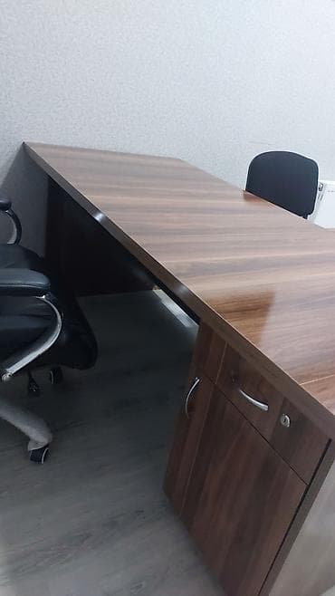 ofis alemi: Ofis masası dəsti. Hamısı birlikdə satılır cəmi bir neçə dəfə istifadə — 6