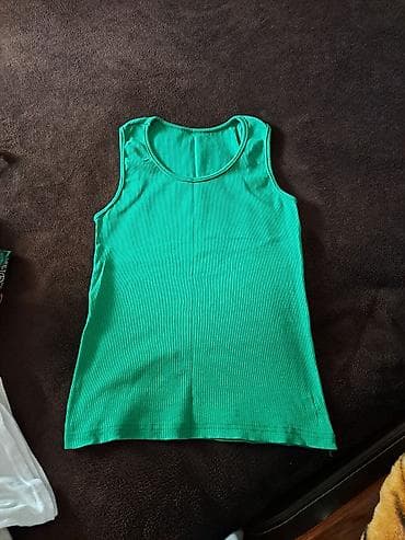 palt: Yaşıl rəngli qadın maykası - Model: sadə kəsimli, dairəvi yaxa — 1