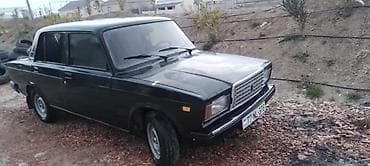 Lada 2107 sedan – yaşıl arxaötürücülü, 4 qapı. Texniki xüsusiyyətlər