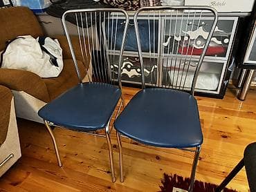 Salon, tibbi kreslolar: Kreslo 50 azn Stullar her biri 20 azn Məhsul: 2 ədəd yumşaq kreslo + — 6