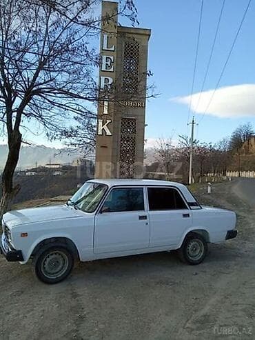 masin satiram: VAZ 2107, ağ rəng, sedan kuzov.
maşın lerik rayonundadı — 3