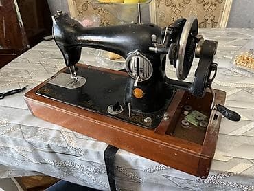 qoz çəkən maşın: Mexanik tikiş maşını – stolüstü, əl çarxı ilə işləyən model — 1