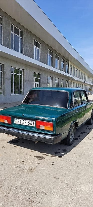 Aksesuarlar və tüninq: VAZ 2107 sedan - Kuzov: 4 qapılı, yaşıl rəng - Mühərrik: benzinli — 3