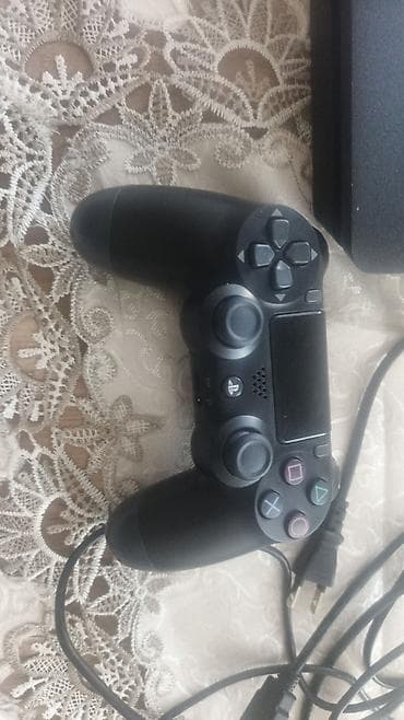 ps3 ps4: Satılır: PS4 konsolu, az istifadə olunub və əla vəziyyətdədir. Heç bir — 3
