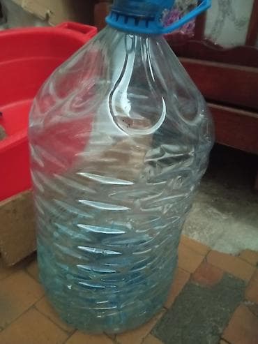 nerj çən: Böyük həcmli plastik su qabı - Təxminən 18–20 litrlik tutum - Şəffaf — 1
