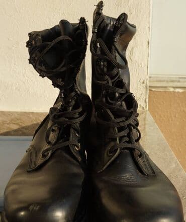 işlenmiş eşyalar: Hərbi zabit çəkməsi Az işlənmiş hərbi zabit çəkməsi satılır. Ölçüsü — 5