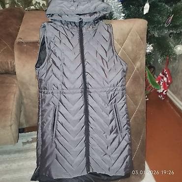 Верхняя одежда: Жилет, цвет - Серый — 1