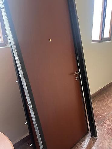 2106 qapi: Dəmir giriş qapısı – çərçivə ilə birlikdə Eni 1m Hun 2.20m - — 2