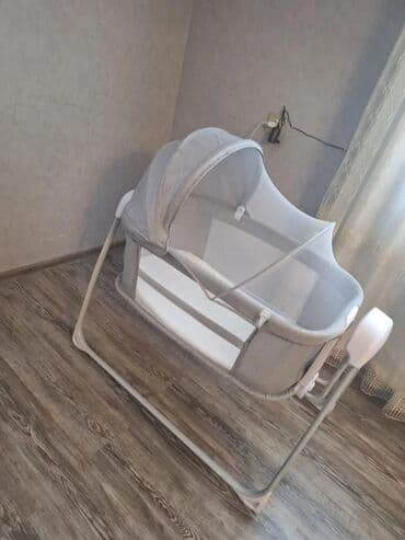 Oğlan və qız üçün, Dördbucaq, Beşik, Dəstsiz, Matras ilə, Yellənmə mexanizm ilə