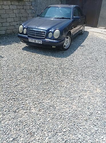 Mercedes-Benz E-Class: 2.3 l | 1996 il Sedan
