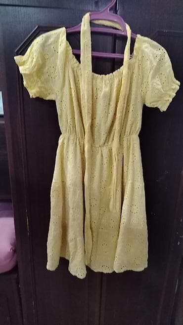 Sarı rəngli, krujevalı broderiya naxışlı qısa don. - Model: kvadrat