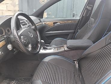 alt paltari mercedes: Mercedes-Benz E-Class sedan (W211), gümüşü rəng. Xüsusiyyətlər: - — 5