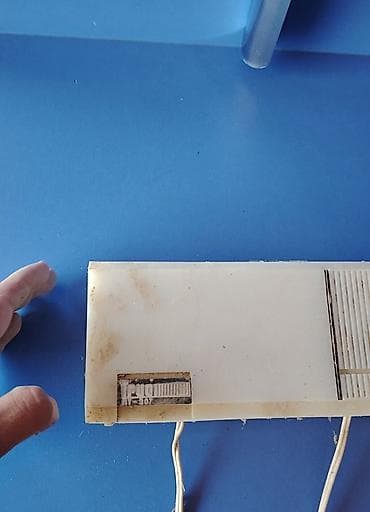 CD, DVD disklər və kassetlər: Sovet dövrünə aid olan radio işləkdir. (Приемник трехпрограммный — 2