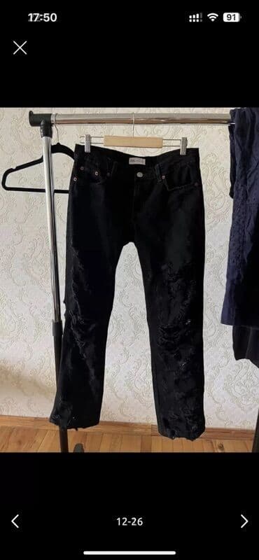 zeynep bastik baku: Zara Qara rəngli, yırtıq detallı cins şalvar. Dizlərdə və digər — 18