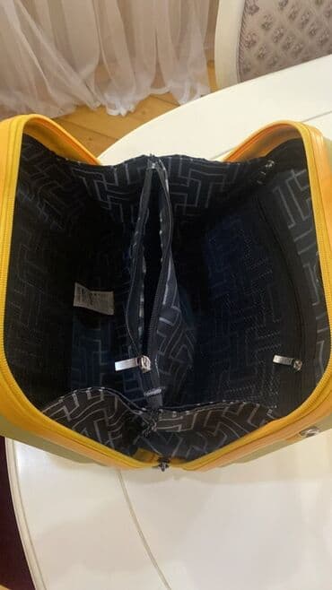 купить бу чемодан: Zeytuni rəngdə səyahət çamadanı. Bu çamadan yuxarı hissədə ikili — 3